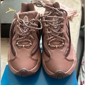 Adidas Originals Oznova Women’s Size 9